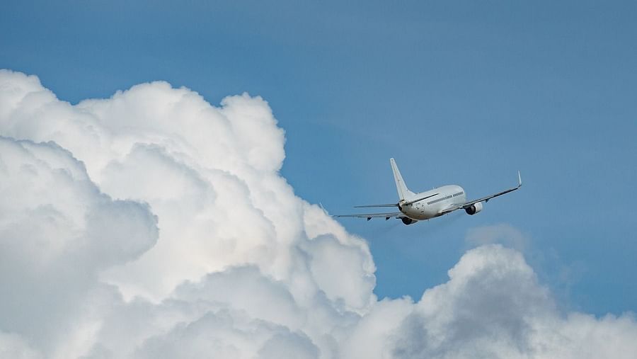 a picture of an aeroplane flying in the sky