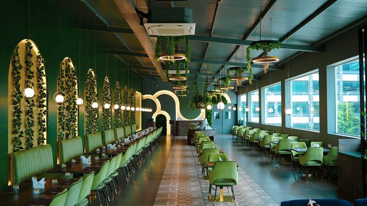 Dining6