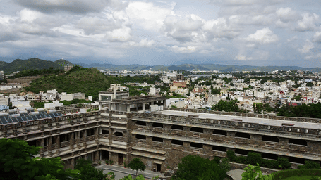 City view of Jaipur with the hills under the cloudy sky.