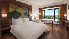 Executive Deluxe Room - King Bedroom (in-out)