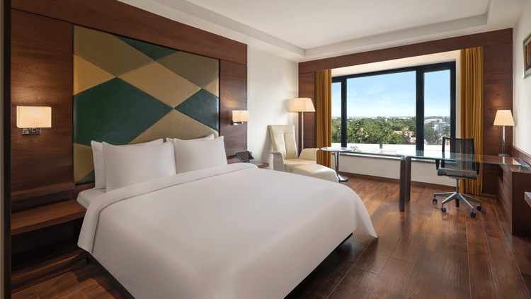 Executive Deluxe Room - King Bedroom (in-out)