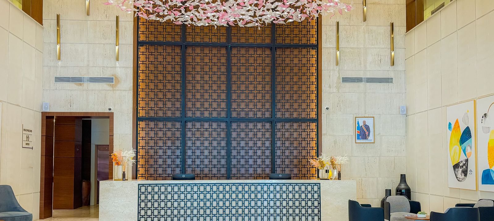 Spacious lobby at KertelSuites, featuring a stylish and elegant chandelier hanging overhead