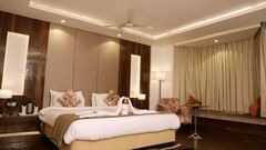 A double bed inside the suite at 5 flowers ananta elite, kota