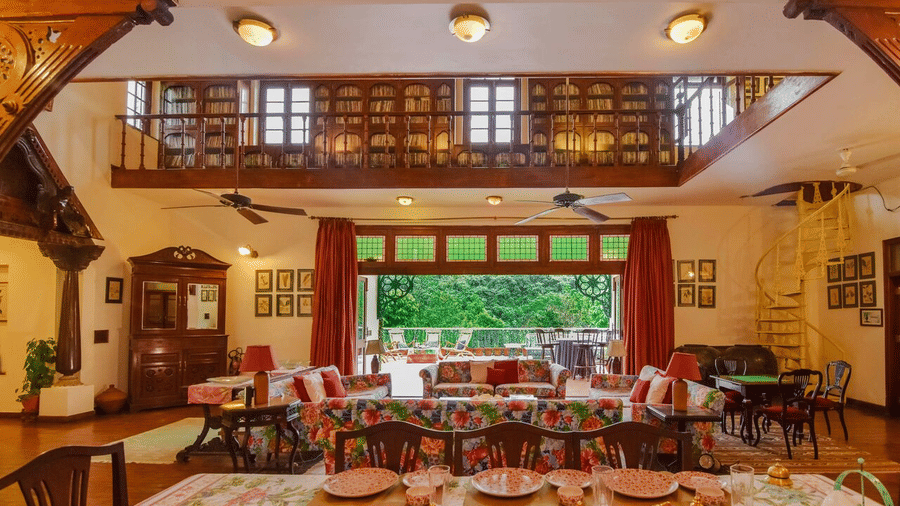 The restaurant of Shaheen Bagh resort with plush wooden furnishings and ornate deconations.