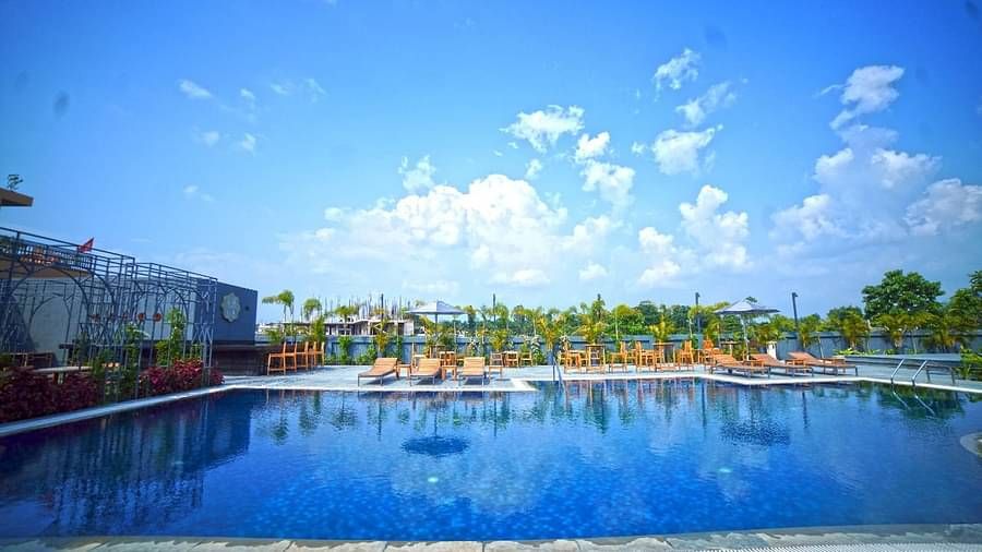 The outdoor swimming pool at Singalila Club with lounging chair setup beside it