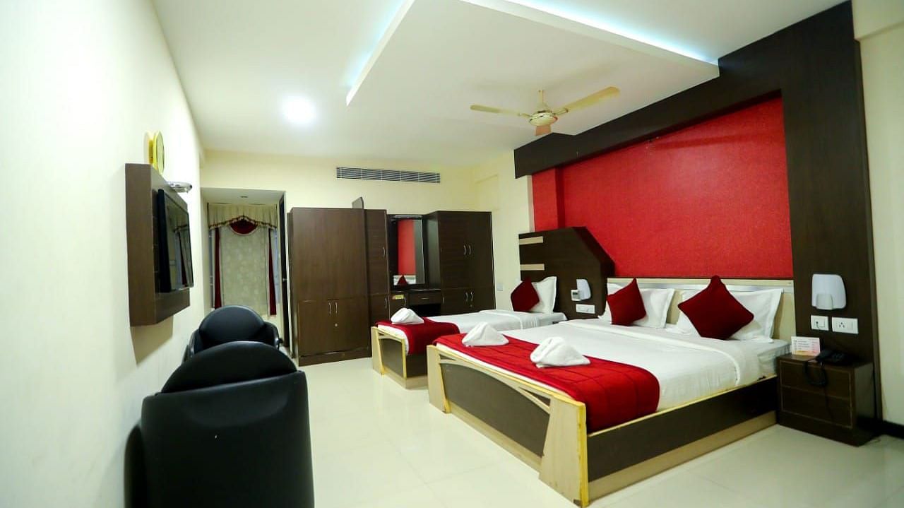 CLUB TRIO ROOM