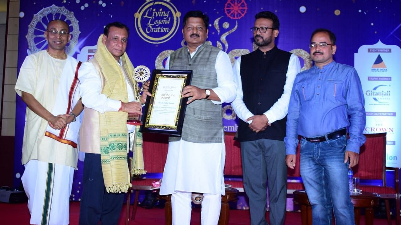 living legend award being given to Swosti Resorts team