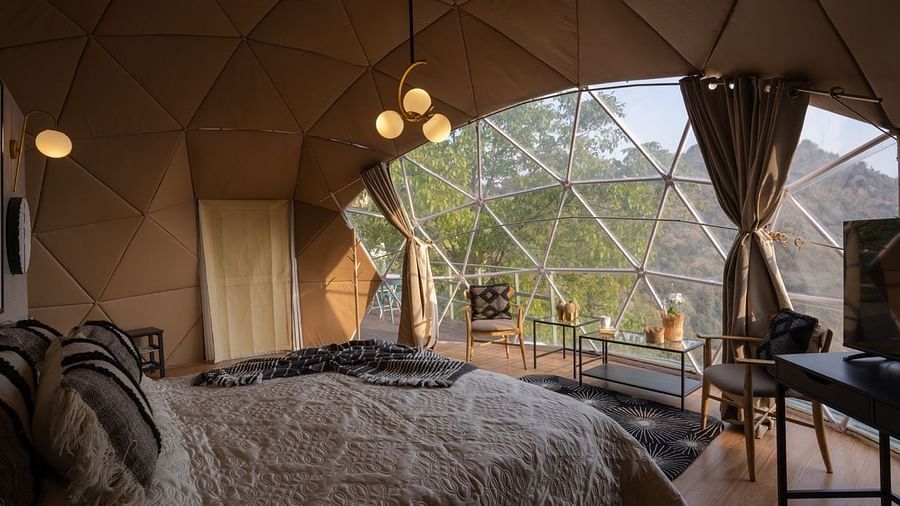An image of dome cottage with a view of mountain | Avalon Cottages, Kanatal