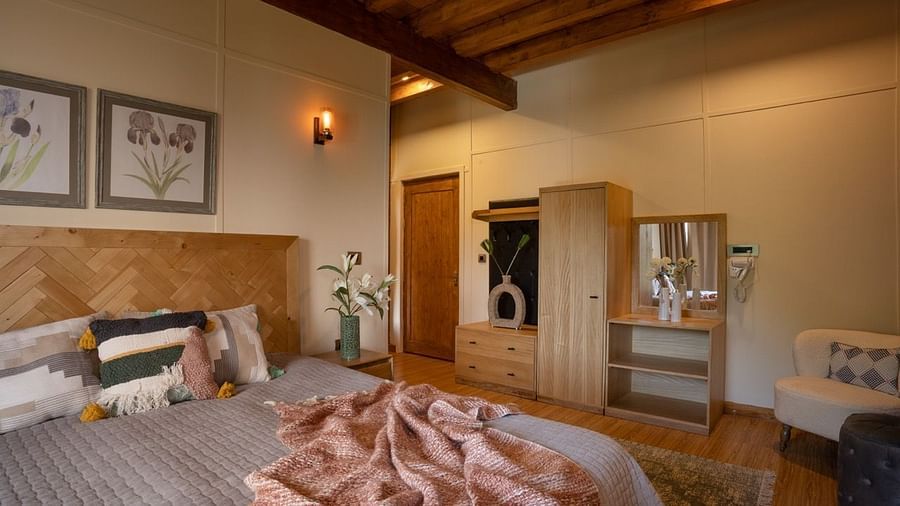 An image of bedroom with a king size bed, wall paintings, bedside table, wardrobe, cabinets, etc. | Avalon Cottages, Kanatal