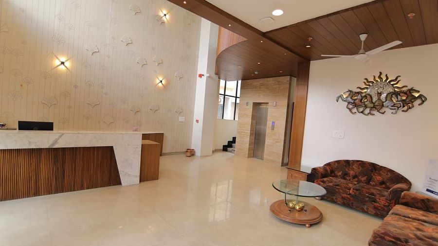 Lobby area of Hotel Mumbai House Express, Udaipur