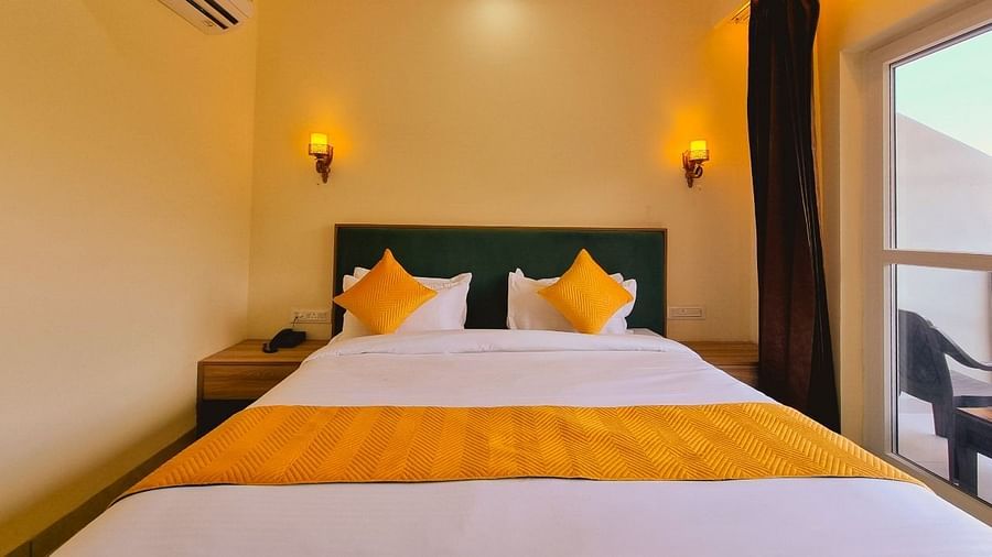 Premium Room Valley View with bed and light above the bed at Pines and Peaks, Dalhousie 