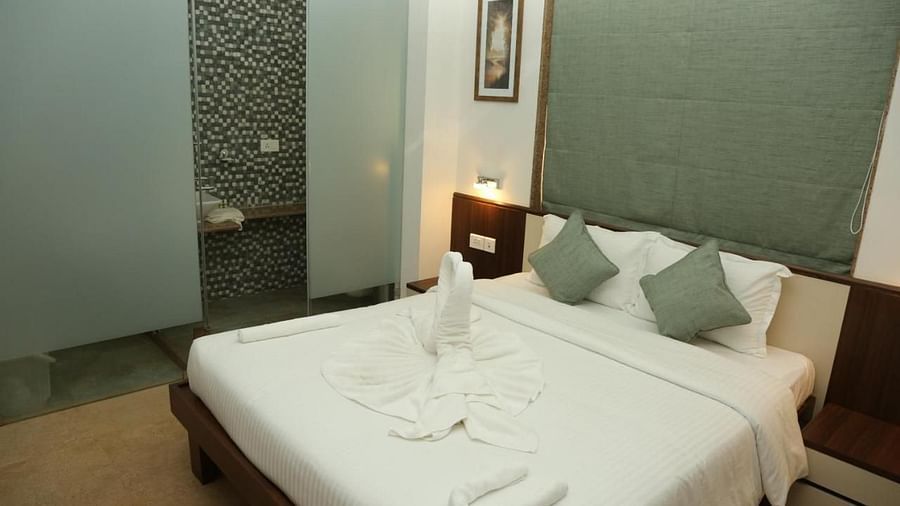 A spacious room with a large bed and simple decor at La Vida Studio Inn Goa.