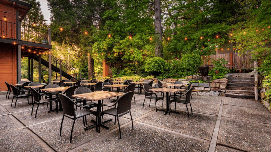 Outdoor dining arrangement in the backyard of The Groveland Hotel.