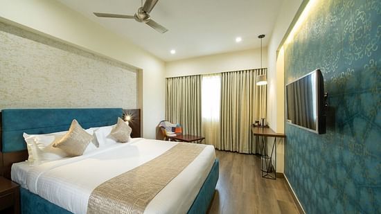 DELUXE ROOMS