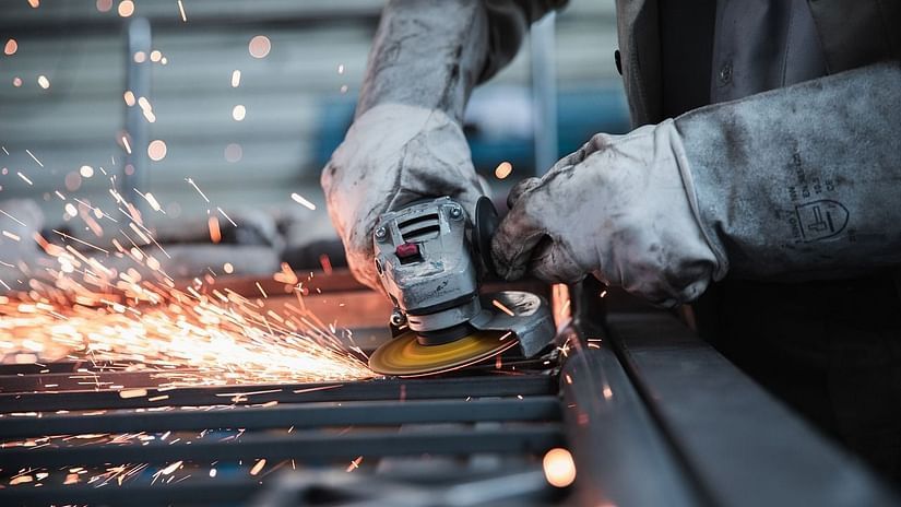 worker-5736096 1280