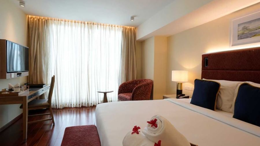 O By Tamara, Trivandrum - the plush king size bed offered by one of the rooms in Trivandrum