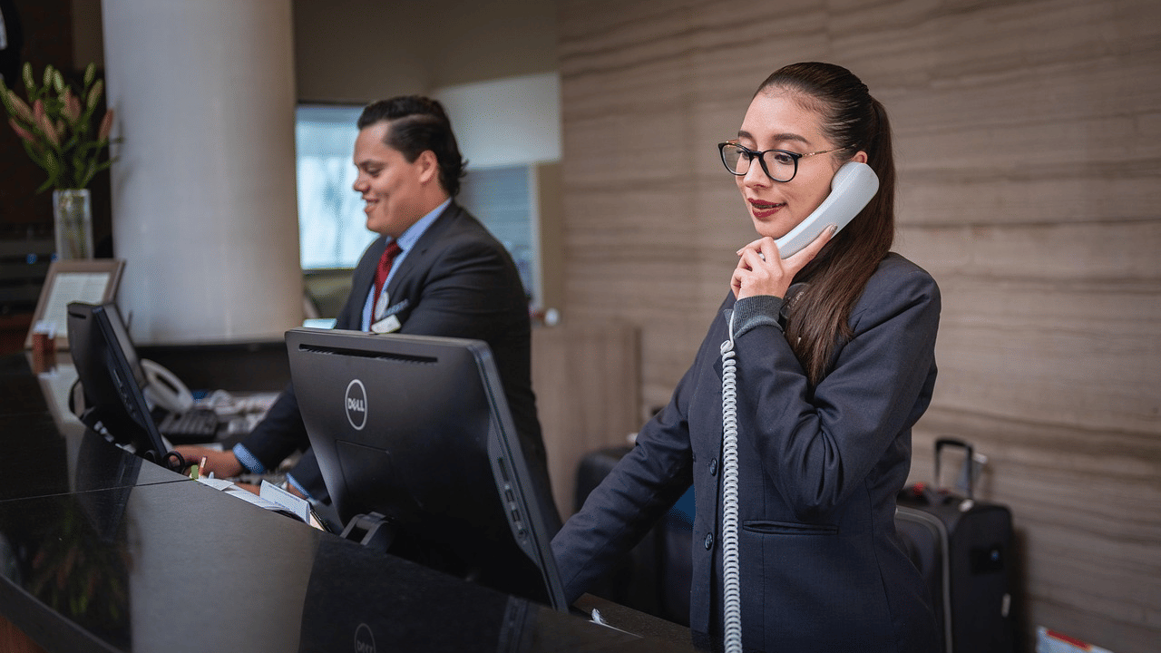receptionists-5975962 1280
