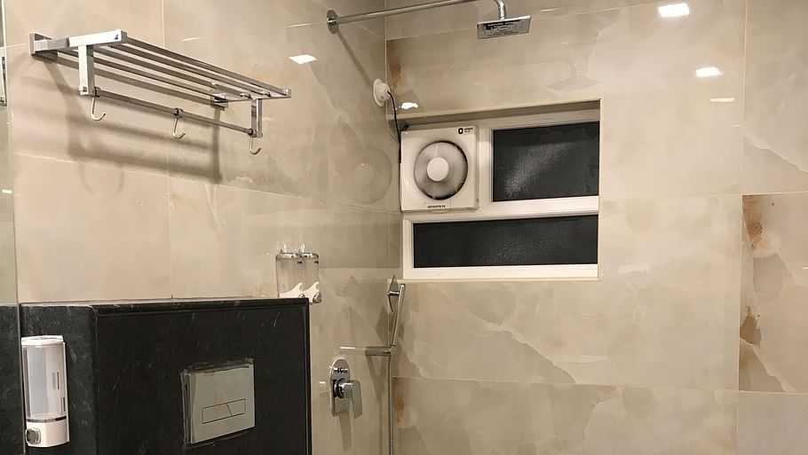 Executive King Bathroom - 1