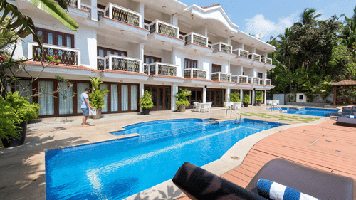 Large swimming pool at White Pearl Resort by Rosetum
