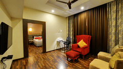 Suite room with spacious and comfortable living room 