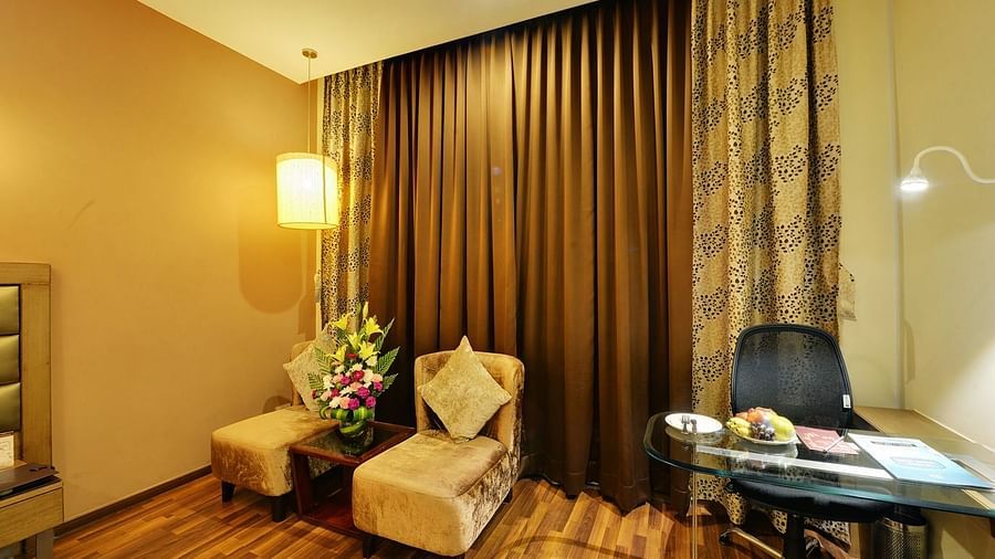Suite room with work desk