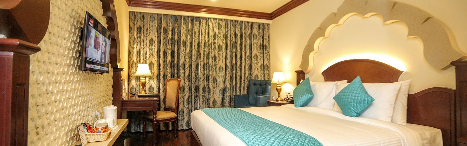 deluxe room at comfort inn sapphire, jaipur