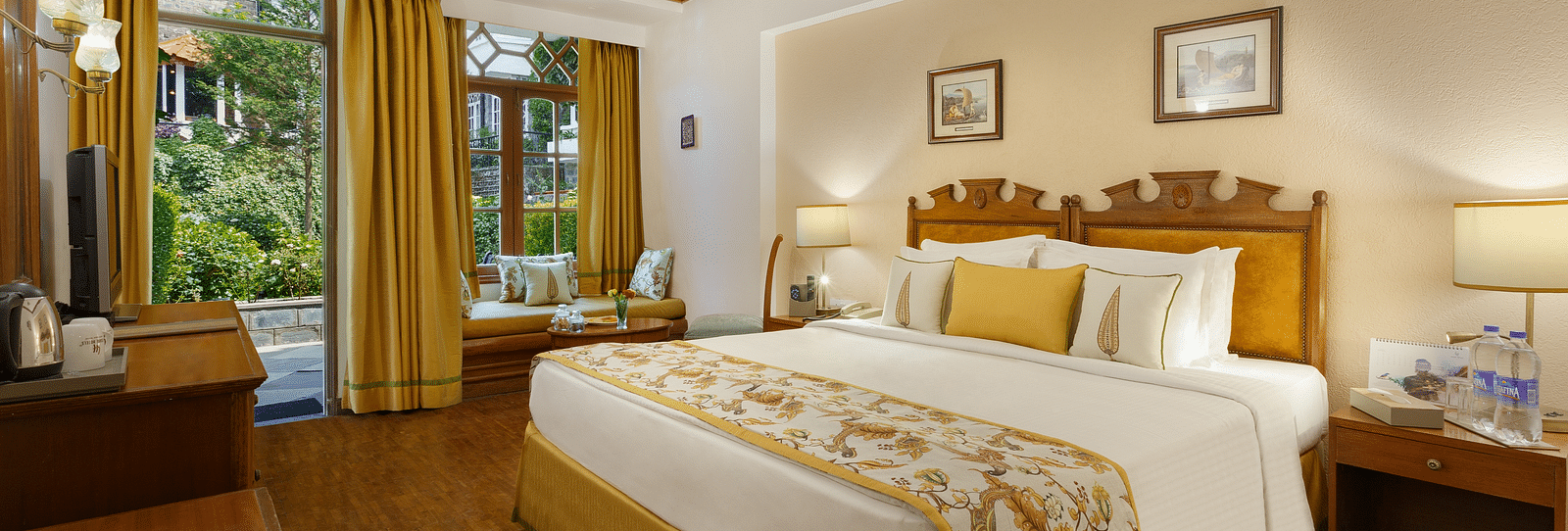 the Rear View Duplex Rooms with a bed and wooden flooring and featuring the table and chairs with the balcony next to the bed