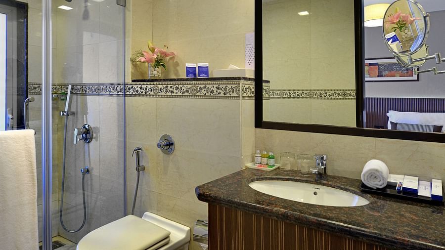 Superior Room at Residency Sarovar Portico Mumbai 4