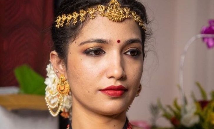Coorg bride in traditional attire with ornate jewelry.