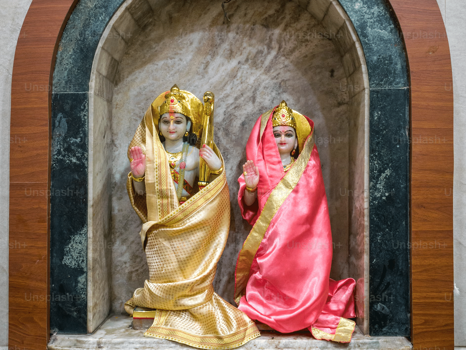 Image of Ram and Sita figures