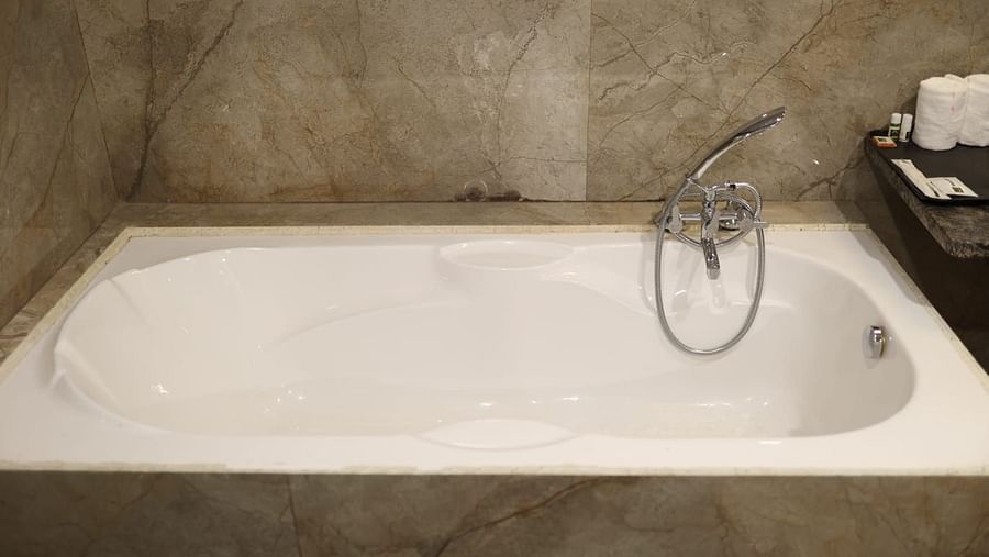 Suites with Bathtub14