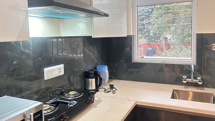 Fully equipped kitchenette in Lime Tree 1BHK Service Apartment near Medanta Hospital Gurgaon