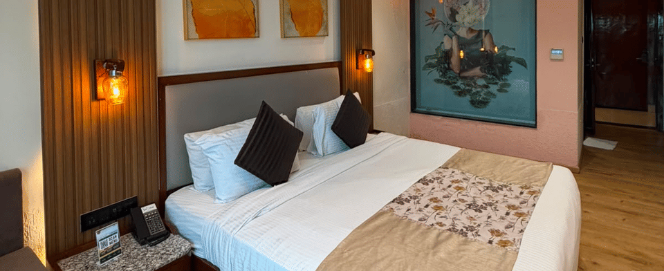 Executive Room, Bed with lounge seating and artwork