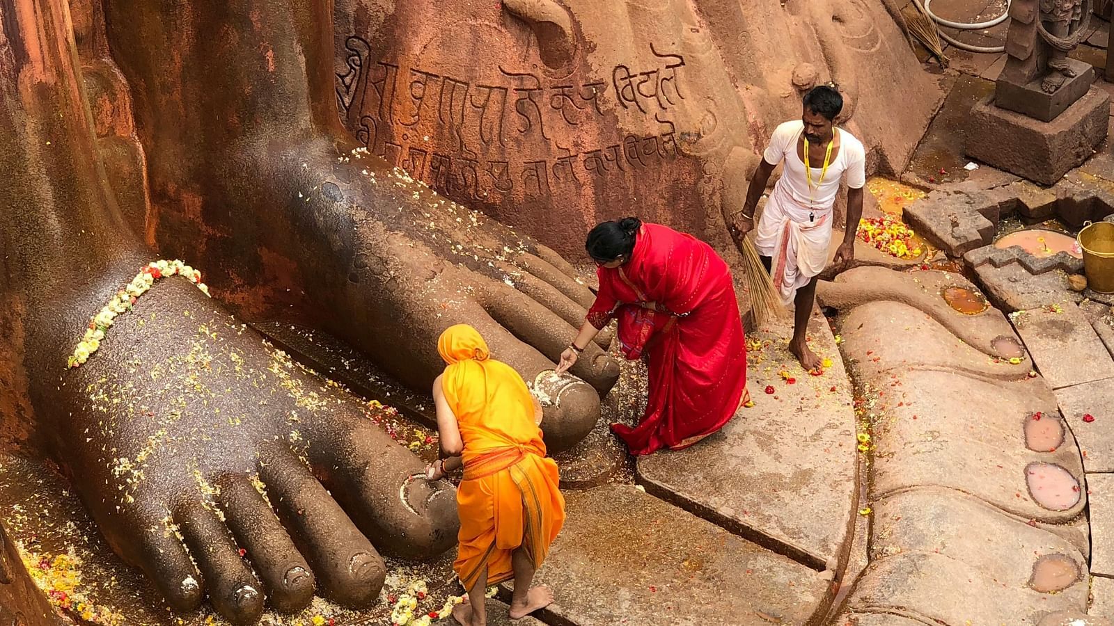 image of a group of devotees washing the feet of bhagwan bahuballi