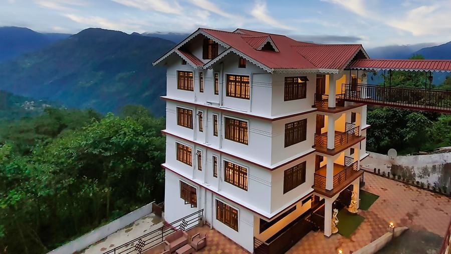 Dream Villa Retreat, Pelling - The facade of our our hotel amidst the mountains