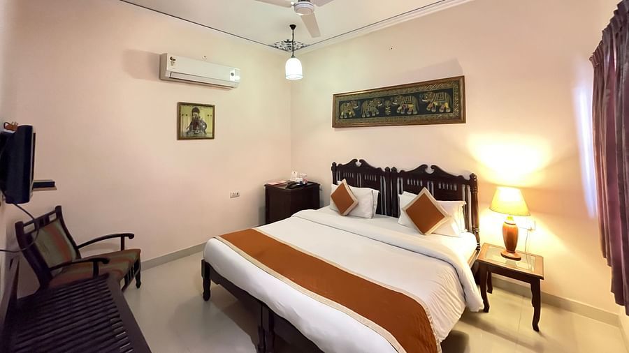Double bed at Deluxe Double with pretty stickers on the walls and roofs at Suryaa Villa Jaipur