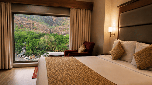 Hill View Room 3