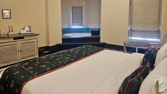 Deluxe with Bathtub - Luxury Rooms in Dausa - Umaid Palace - Resorts in Dausa 3