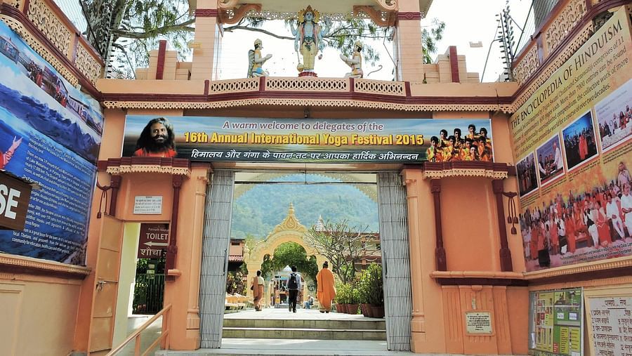 A close image of the  grand entrance to Parmarth Niketan Ashram, featuring a large archway.