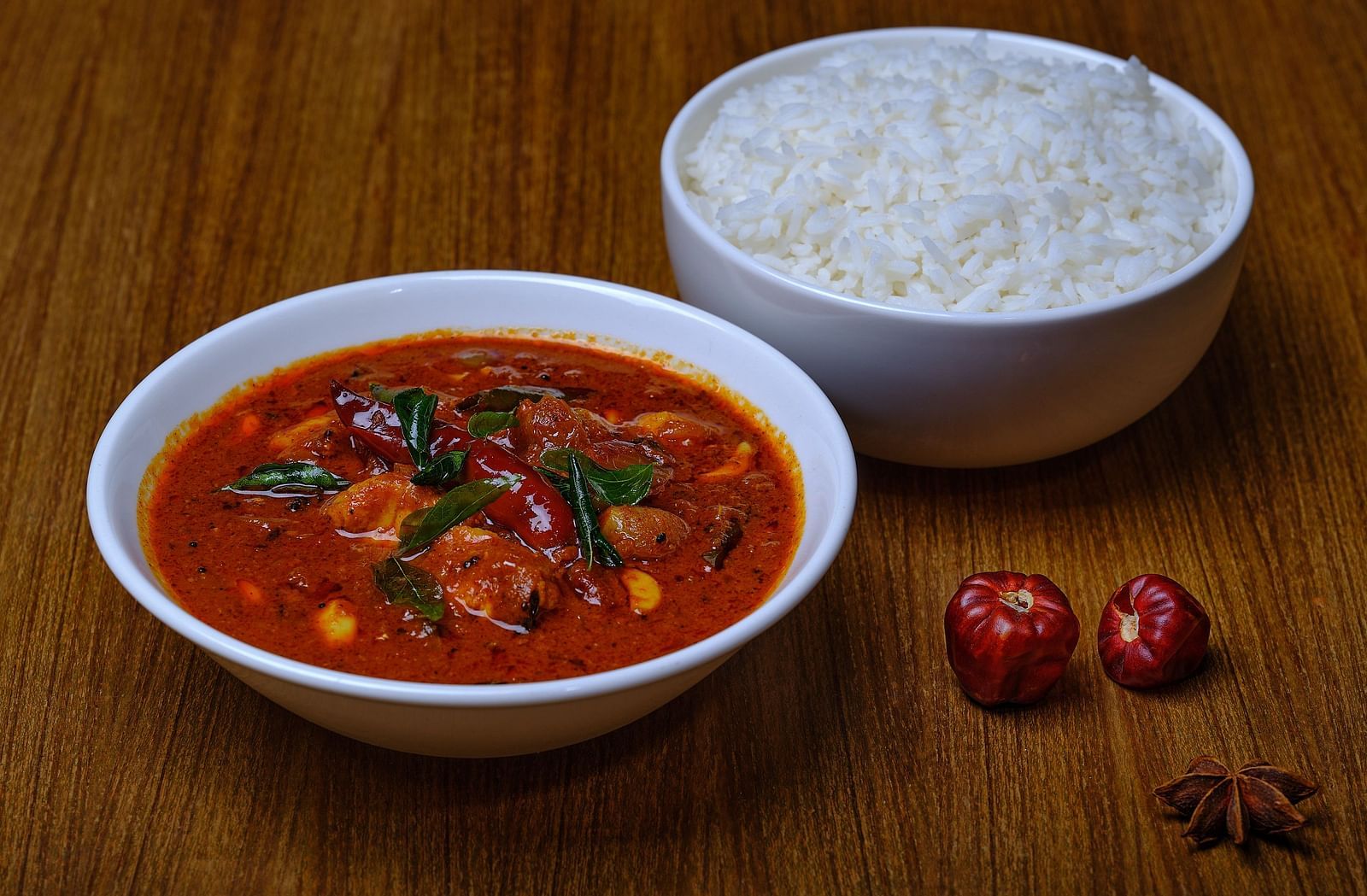 A bowl of steamed rice served with Thai Red Curry at Essentia Premier Hotel, Chennai
