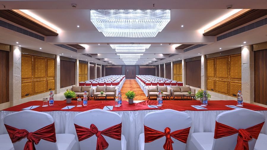 A banquet hall featuring chairs, tables and air-conditioning facilities - Royale Sarovar Portico, Agra