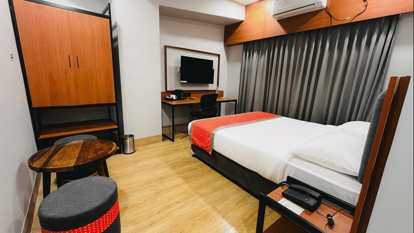 DLX Room 1