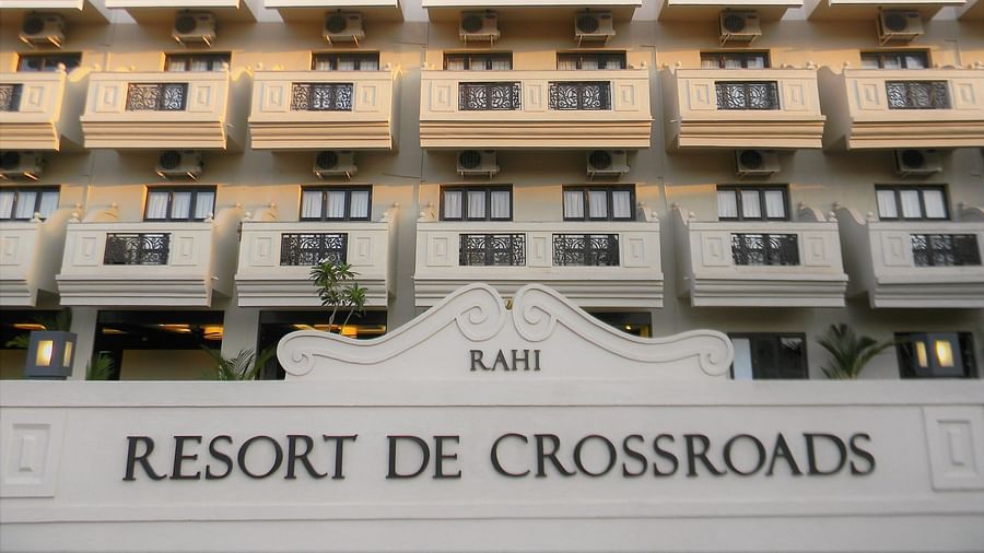 FRONT FACADE 1
