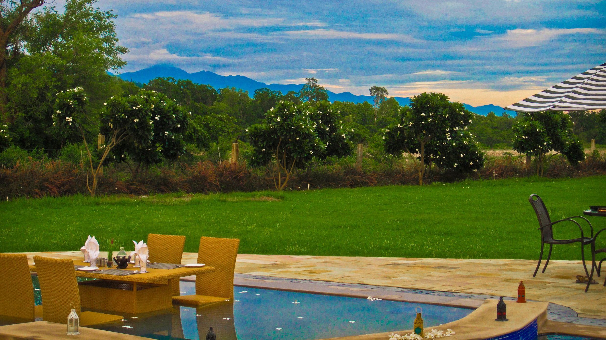 Water Dining at The Golden Tusk, Jim Corbett 