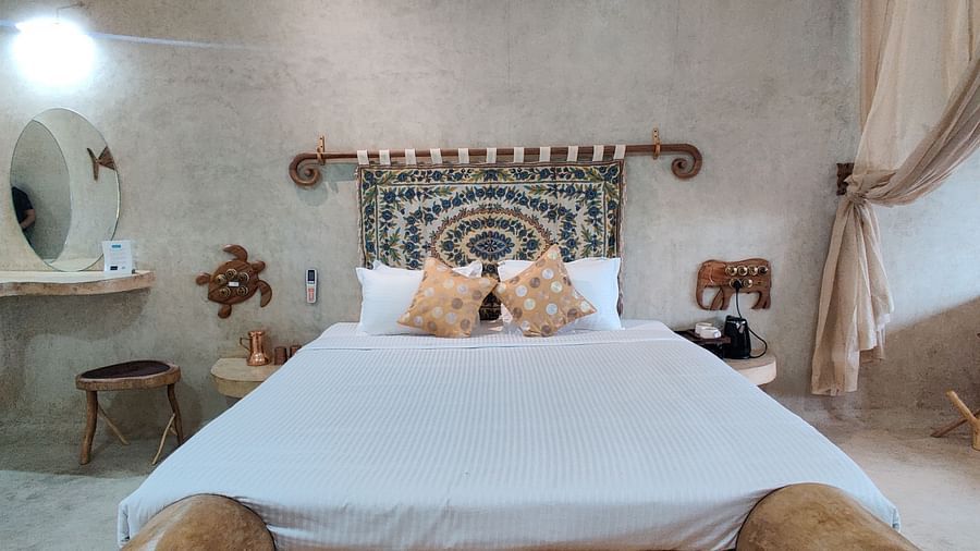 Premium Snapper Room, 507 sq. ft., with a king-size bed and 2 diwans, providing luxury and space for up to 4 guests.