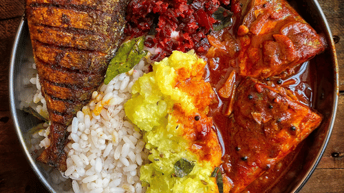 An image featuring a wholesome fish curry thali.