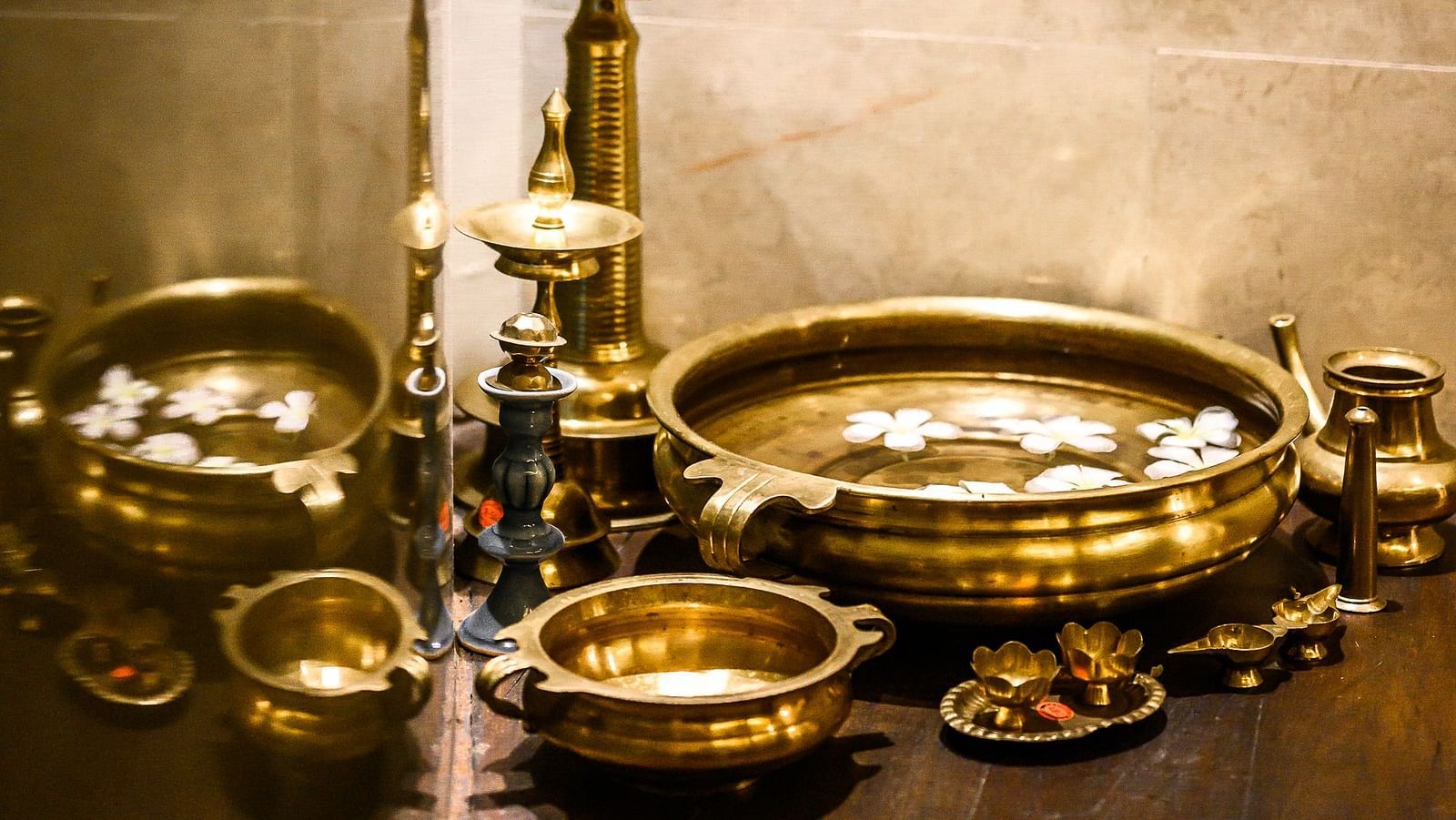 image of brass decorative items at placed in the corner at Maikhao dream spa