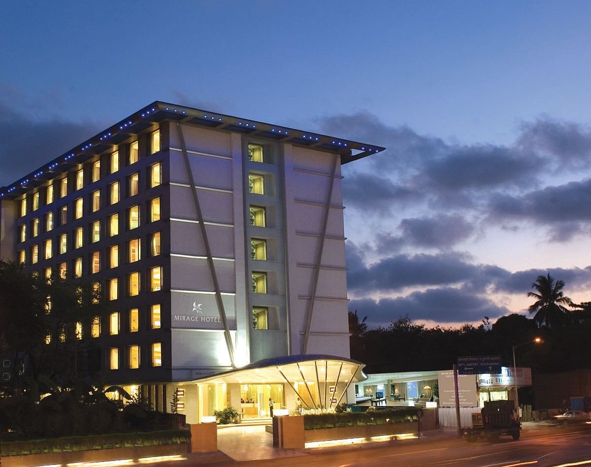 Shot of the facade of the hotel during the evening with a backdrop of the sky. | Mirage Hotel