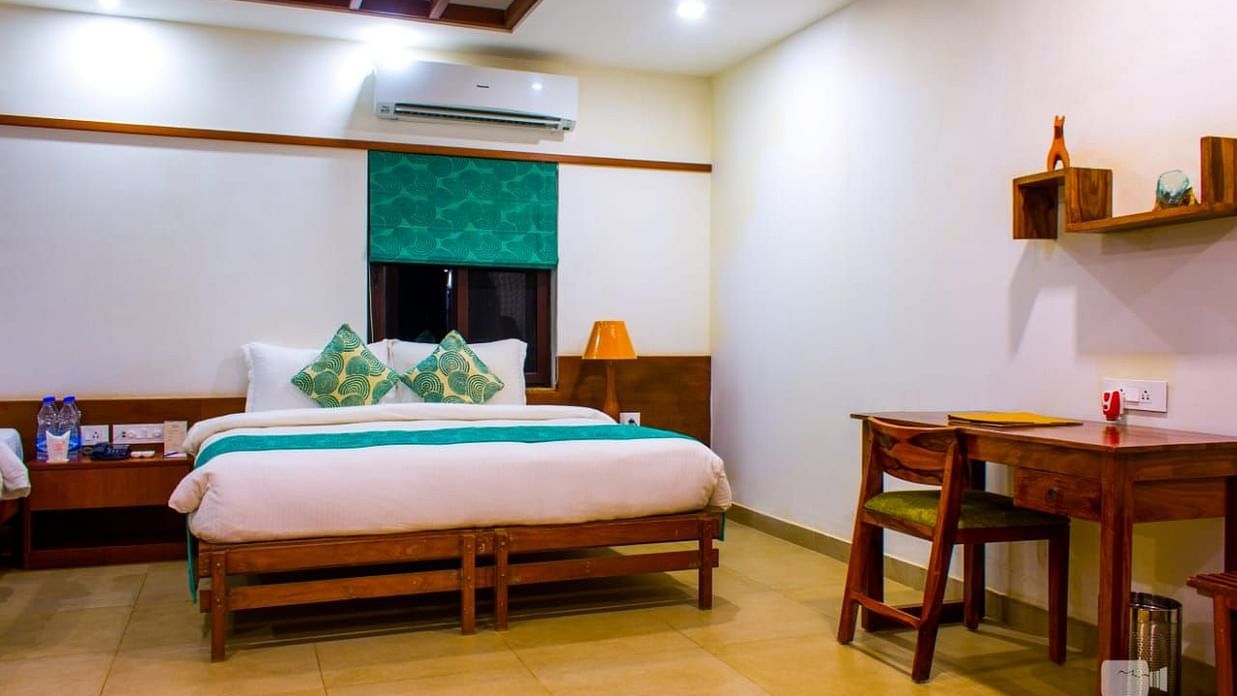 Executive Grand room view with comfy king size bed along with working desk