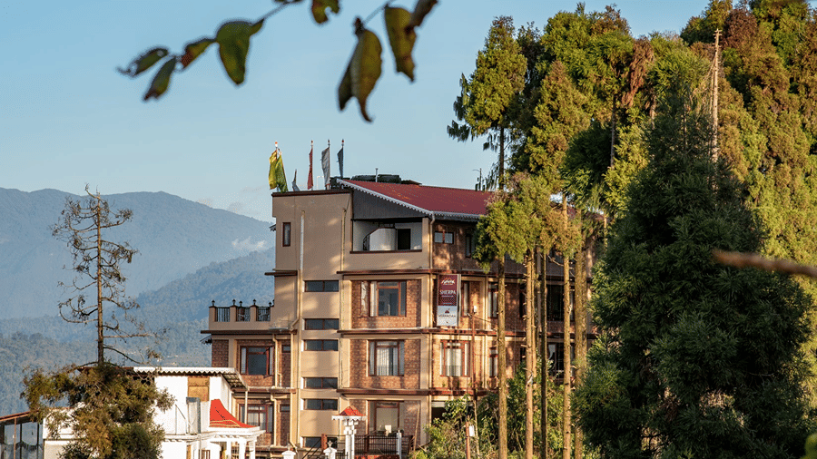 Facade of Summit Sherpa Mountain Hotel & Spa, Kalimpong with a mountain range in the background